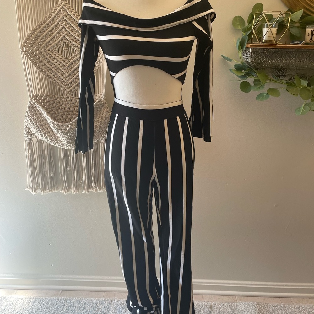 Off shoulder crop top set